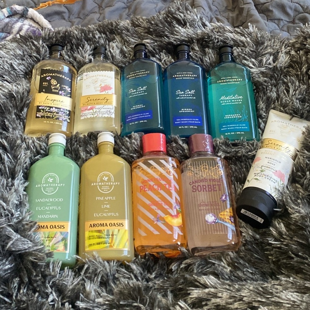 COPY - 10 Full Size Bath & Body Works Aromatherapy gels and cream.